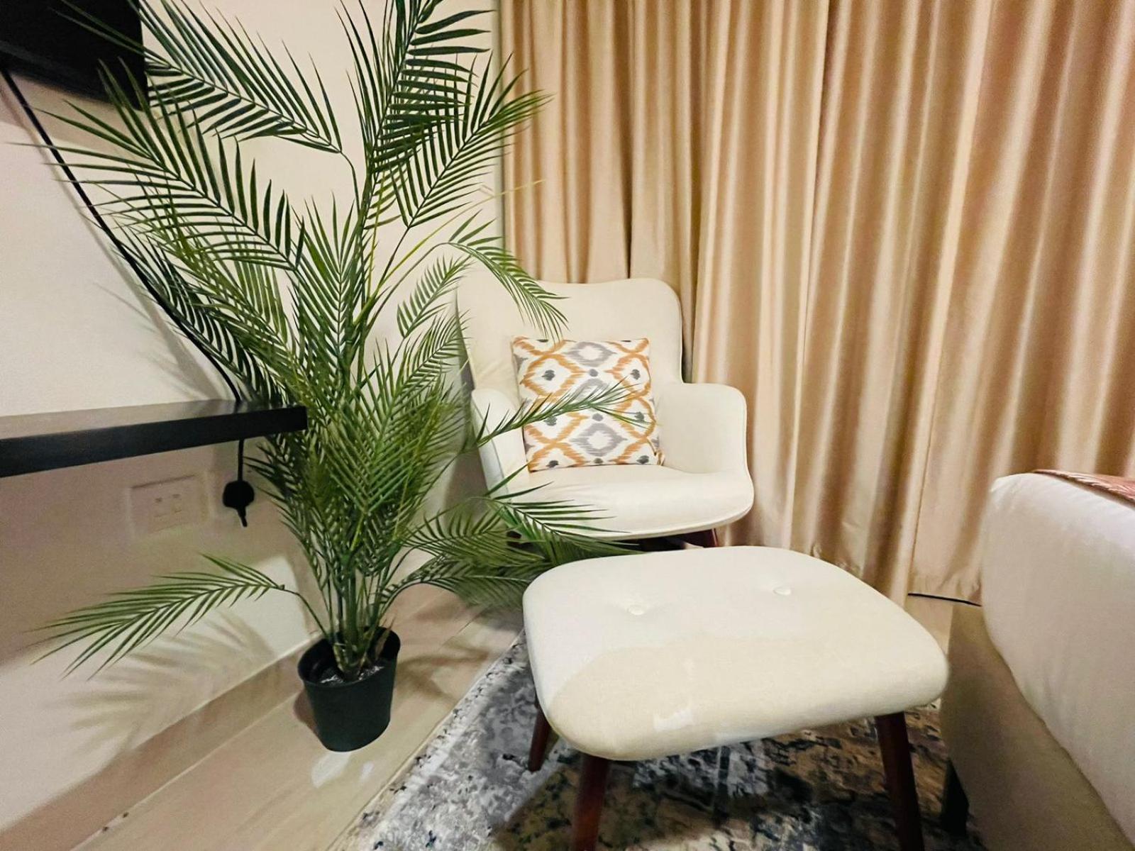 Cozy Spacious Azizi 47 Apartment